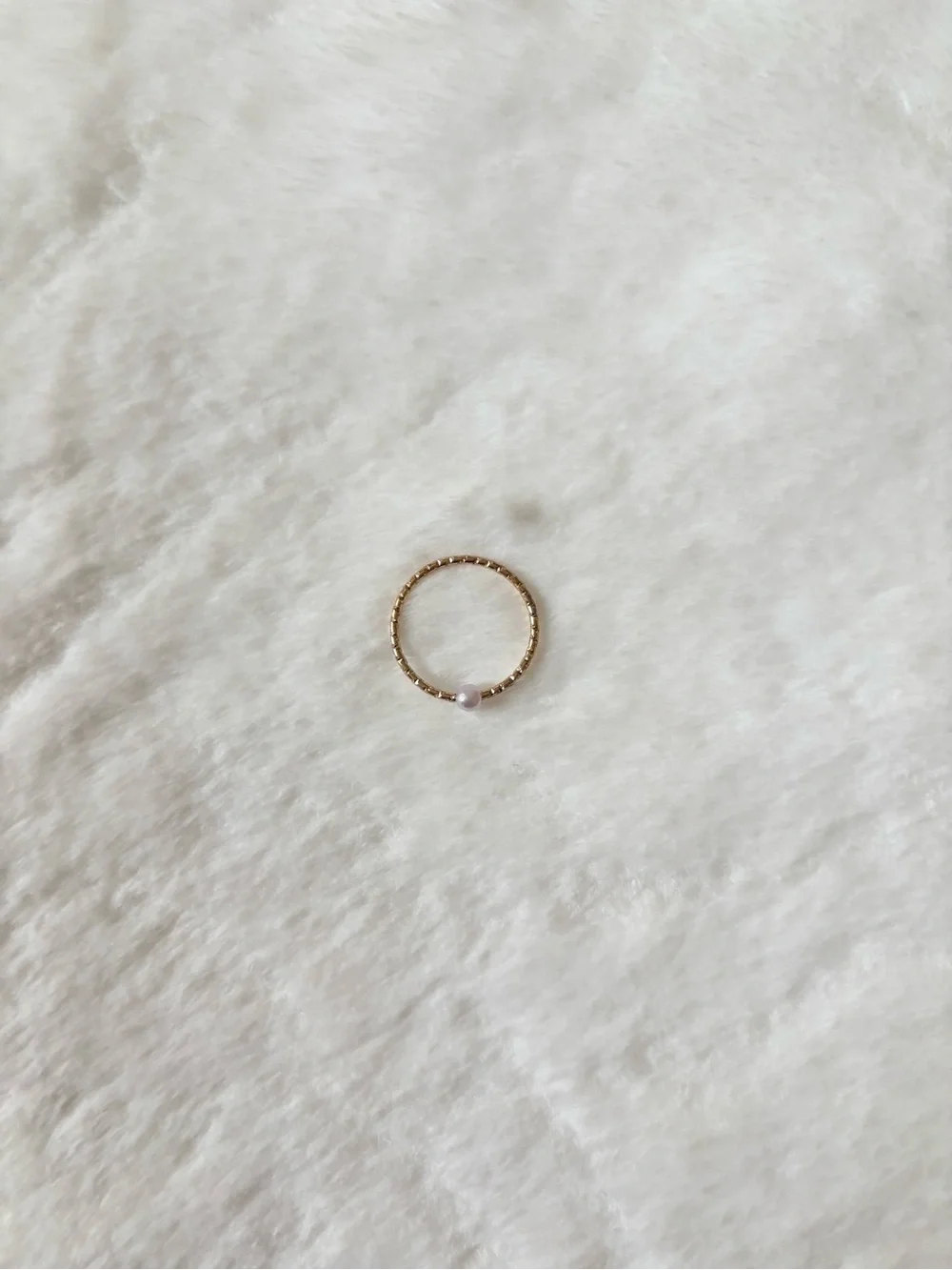 5/$15 🩷 MUST BUNDLE Delicate Gold Beaded Ring with Single Pearl - Picture 2 of 3